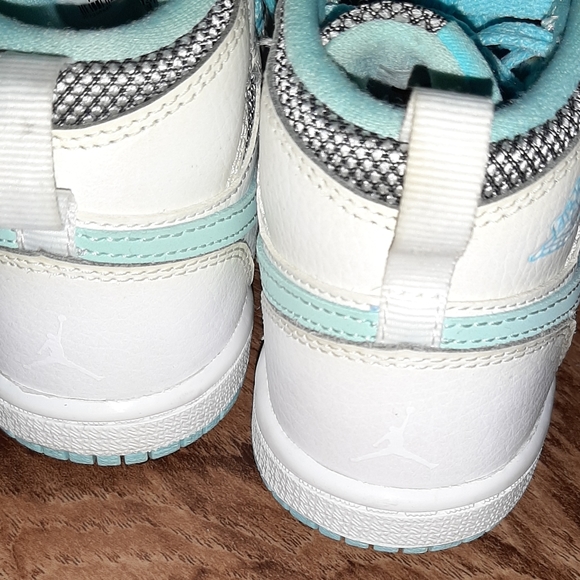 Jordan's 1 toddler size 7c - Picture 4 of 5
